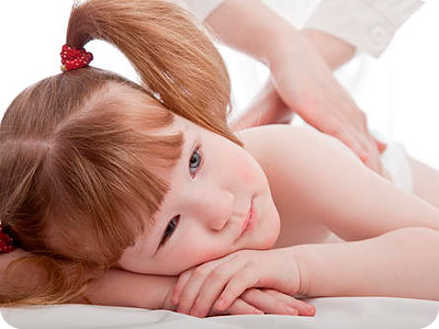 prodotti ipoallergenici per pelli delicate massaggio bambini