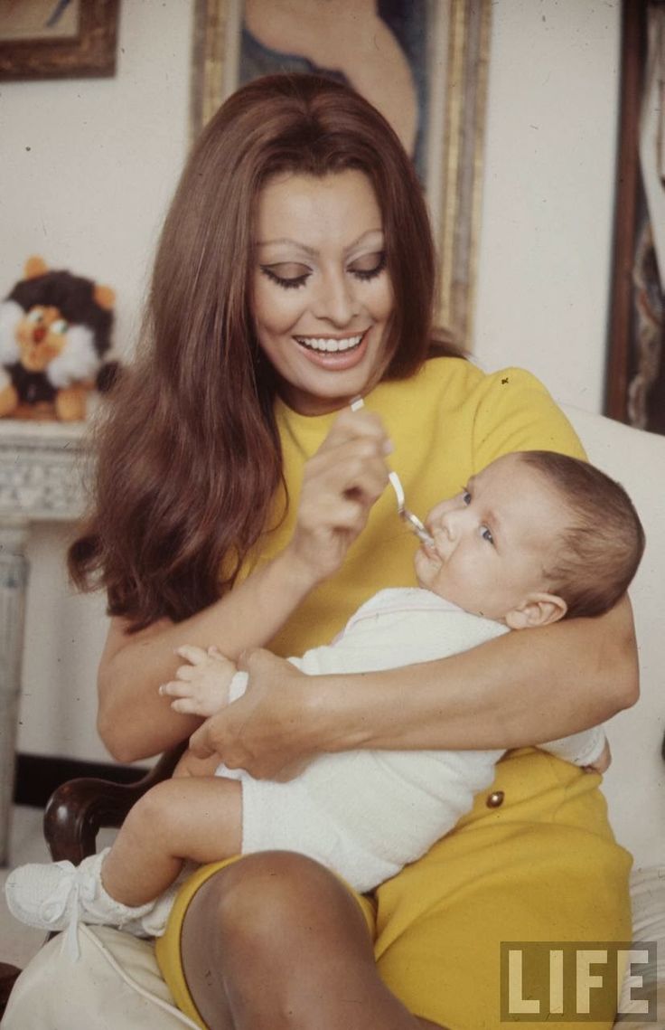 Storie di mamme celebrities Sophia Loren sofia mamma