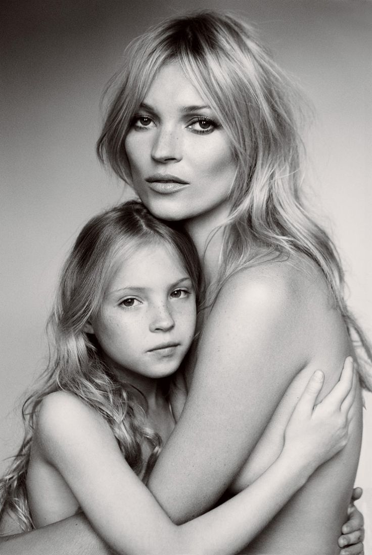 Storie di mamme Kate Moss Vogue US by Mario Testino