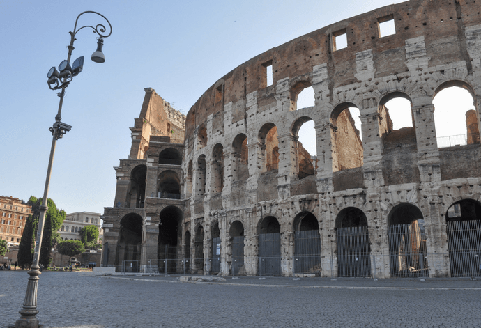 Roma dal Colosseo a Rione Monti coliseum
