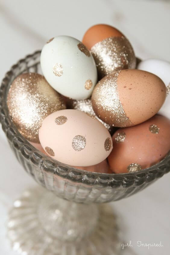 decorare con le uova di Pasqua glitter